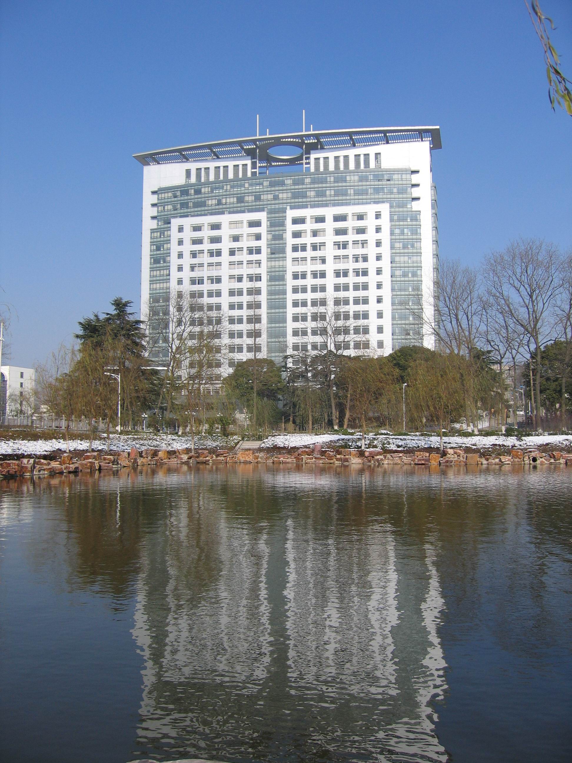 江苏大学标志性建筑